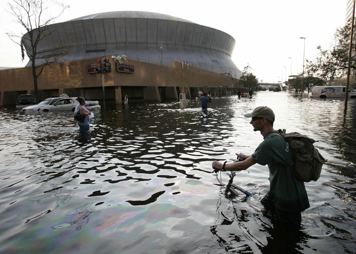 04-aftermath-flooding-HURRICANE-KATRINA(8).jpg